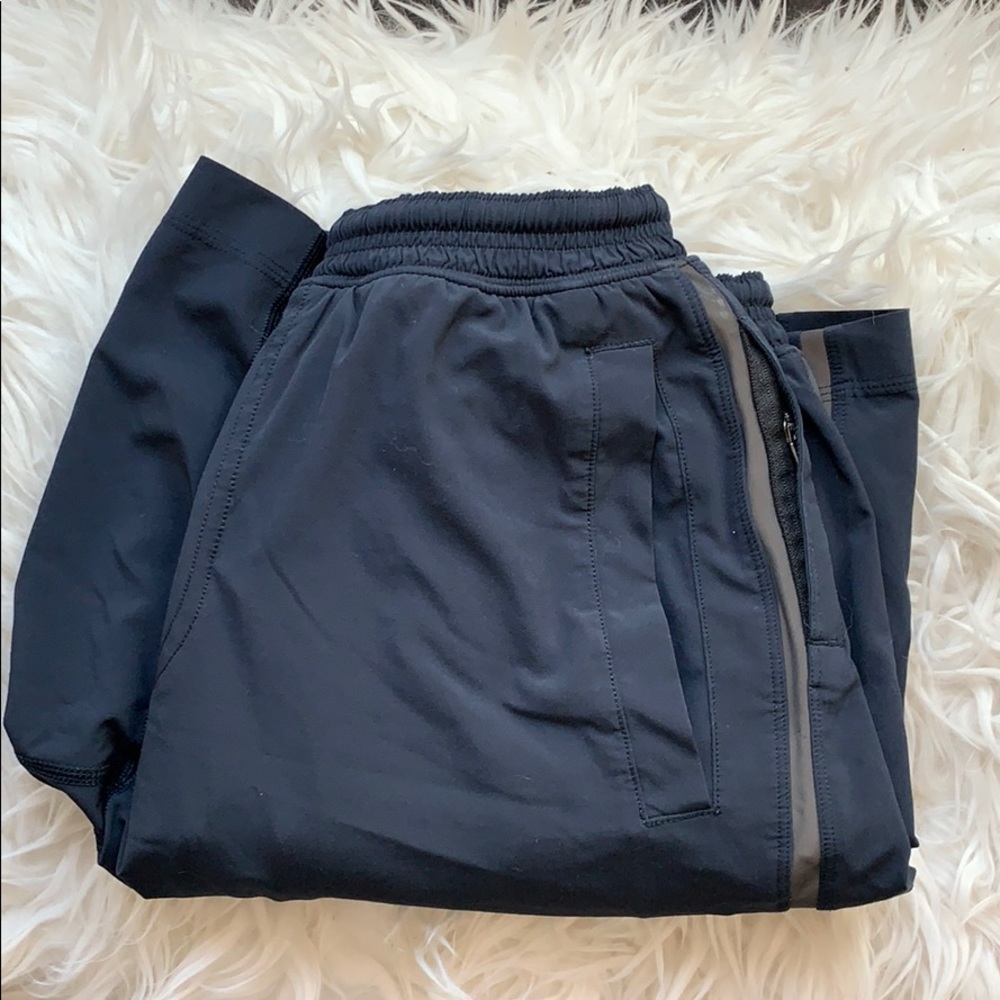men’s size large Lululemon shorts with liner